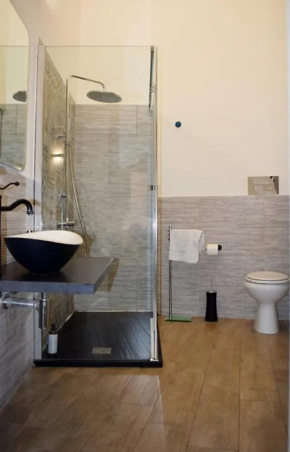 *** לינה וארוחת בוקר פלרמו B&B Benincasa איטליה